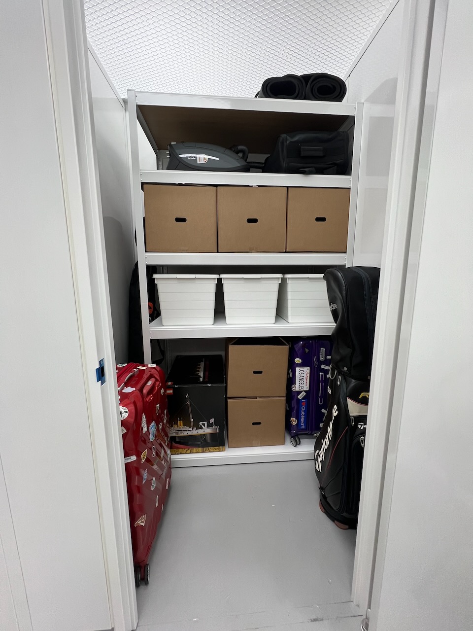 Large Stroage with shelf